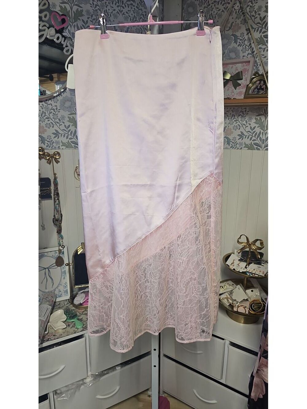 208. Hyfve Pink silk like and lace skirt, small